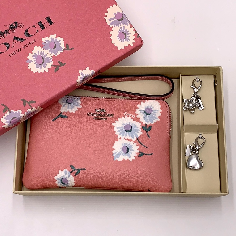 COACH Boxed Corner Zip Wristlet With Daisy Print - Picture 2 of 16